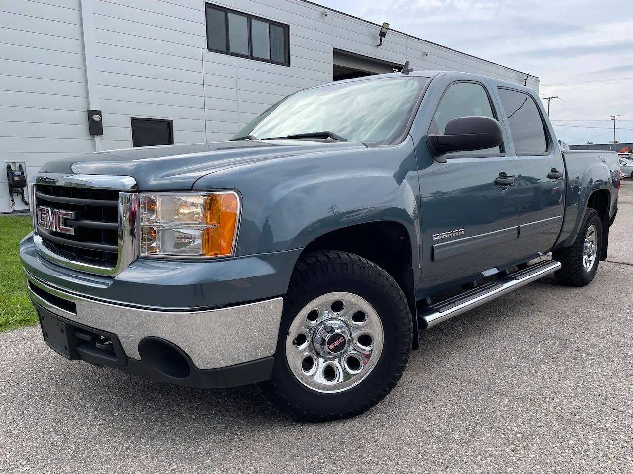 2011 GMC Sierra 1500 SLE — Pickup Truck — 50,762 mi — Oak Park, MI