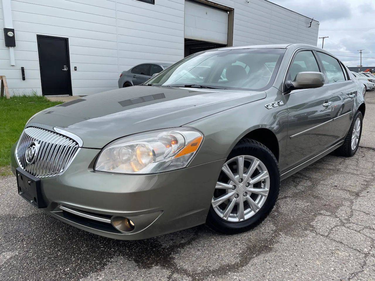 2011 Buick Lucerne CX — Sedan — 124,271 mi — Oak Park, MI