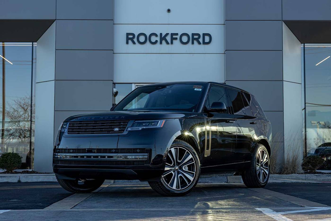 2025 Land Rover Range Rover P550e SE