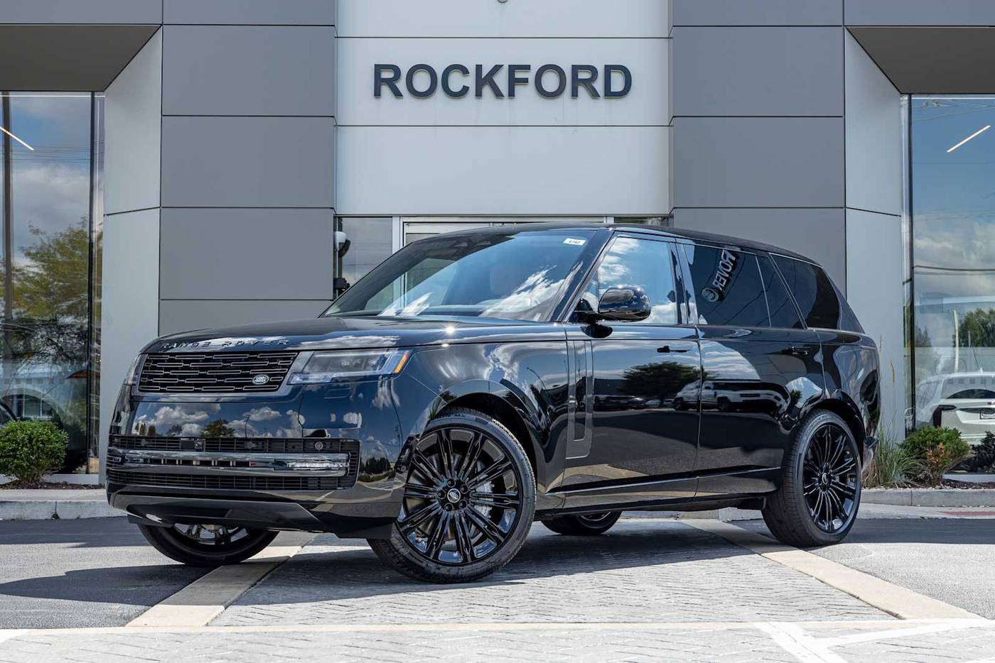 2025 Land Rover Range Rover P530 SE LWB