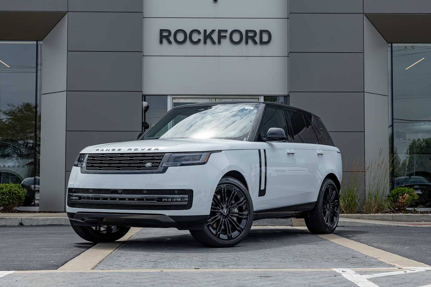 2025 Land Rover Range Rover P530 SE