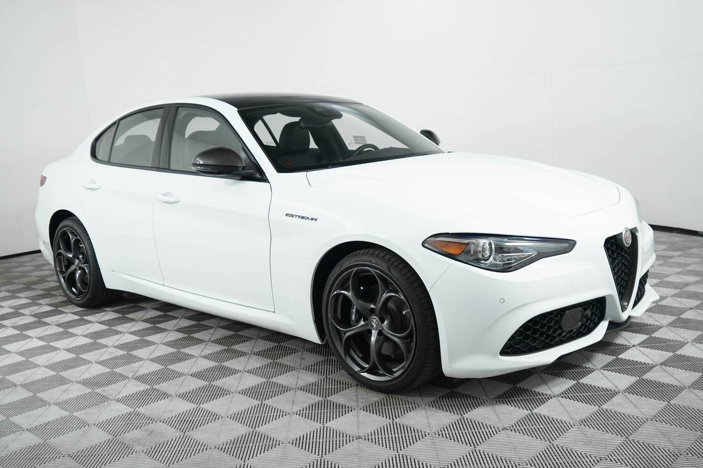 2023 Alfa Romeo Giulia Estrema — Sedan — 83 mi — Stuart, FL