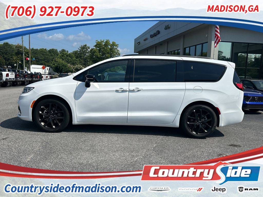 2025 Chrysler Pacifica Limited — Minivan — 8,182 mi — Madison, GA