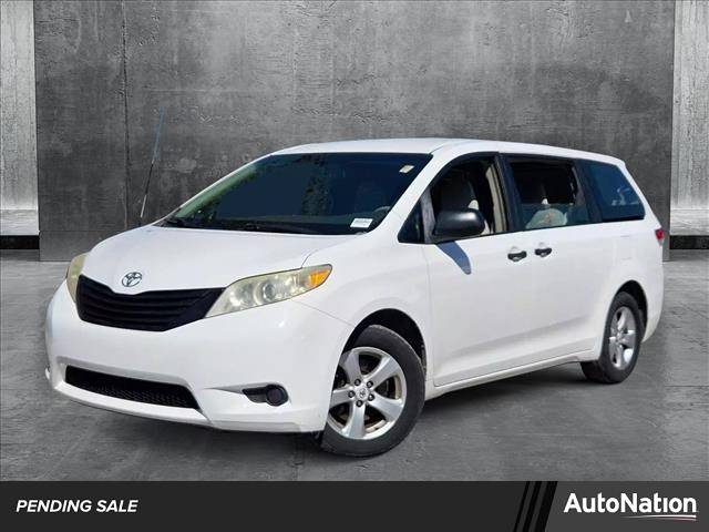 2011 Toyota Sienna Base — Minivan — 118,977 mi — Pinellas Park, FL