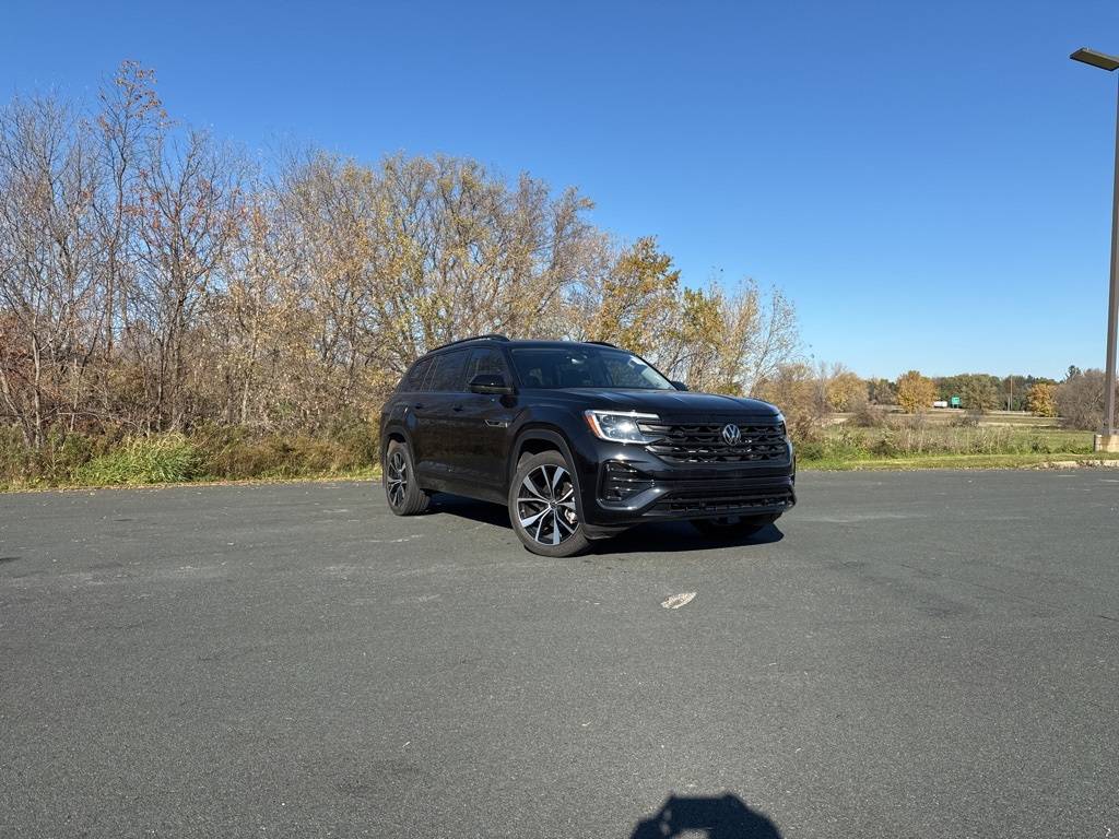 2024 Volkswagen Atlas SEL Premium R-Line — SUV — 8,678 mi — Zumbrota, MN