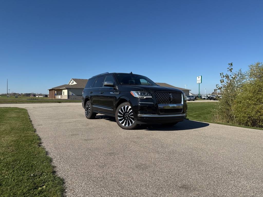 2023 Lincoln Navigator Black Label — SUV — 2,385 mi — Zumbrota, MN