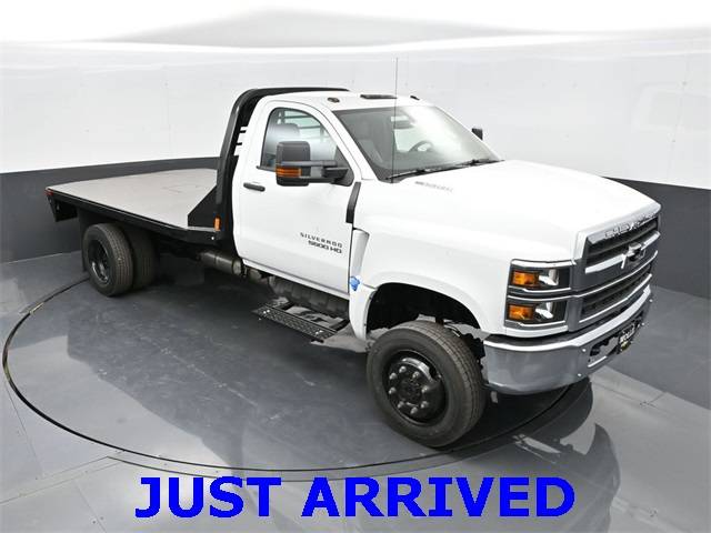 2024 Chevrolet Silverado MD Work Truck — Chassis Cab Truck — 2,334 mi — Blue Springs, MO