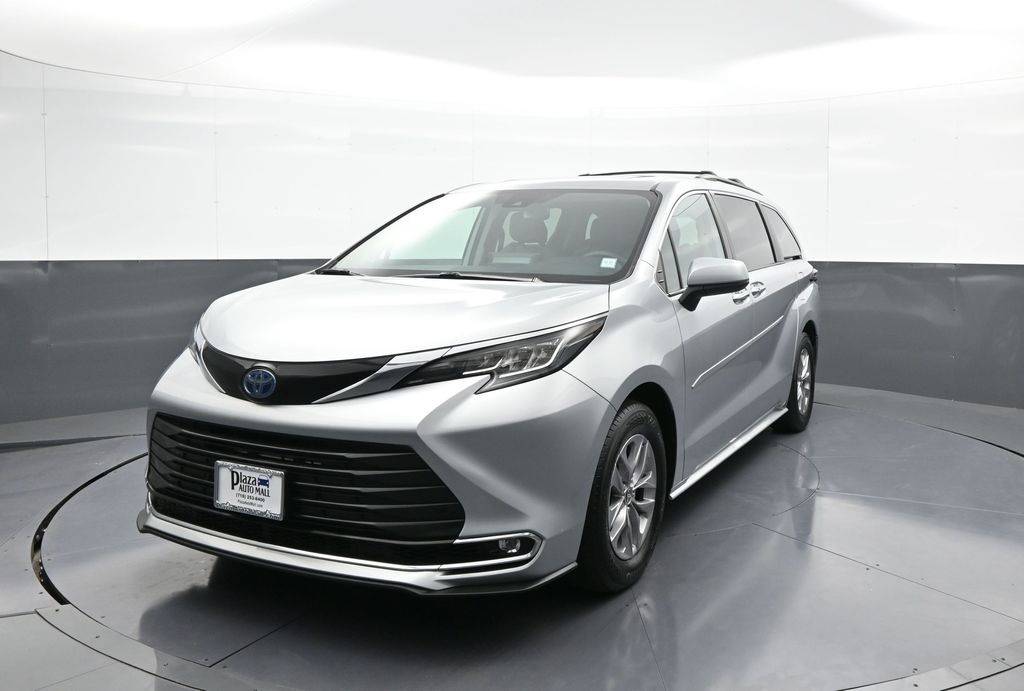 2022 Toyota Sienna XLE — Minivan — 39,417 mi — Brooklyn, NY