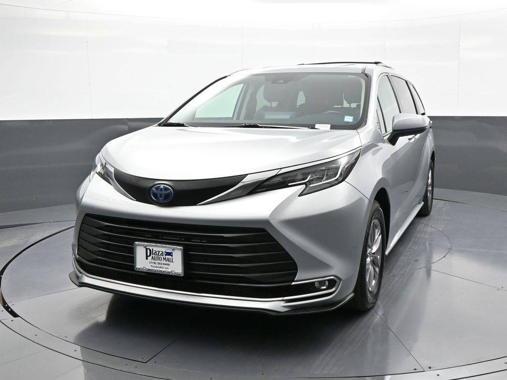 2022 Toyota Sienna XLE — Minivan — 46,121 mi — Brooklyn, NY