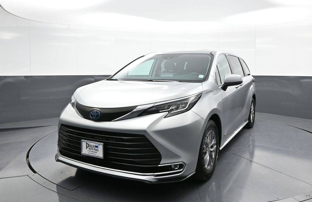 2021 Toyota Sienna XLE — Minivan — 64,980 mi — Brooklyn, NY