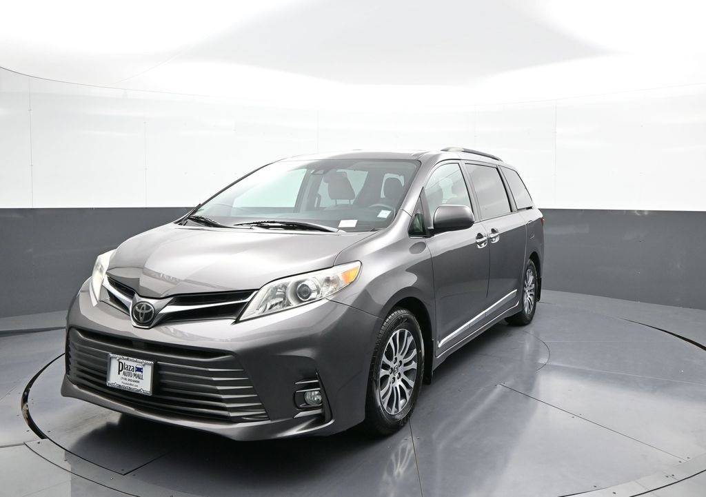 2018 Toyota Sienna XLE — Minivan — 99,300 mi — Brooklyn, NY
