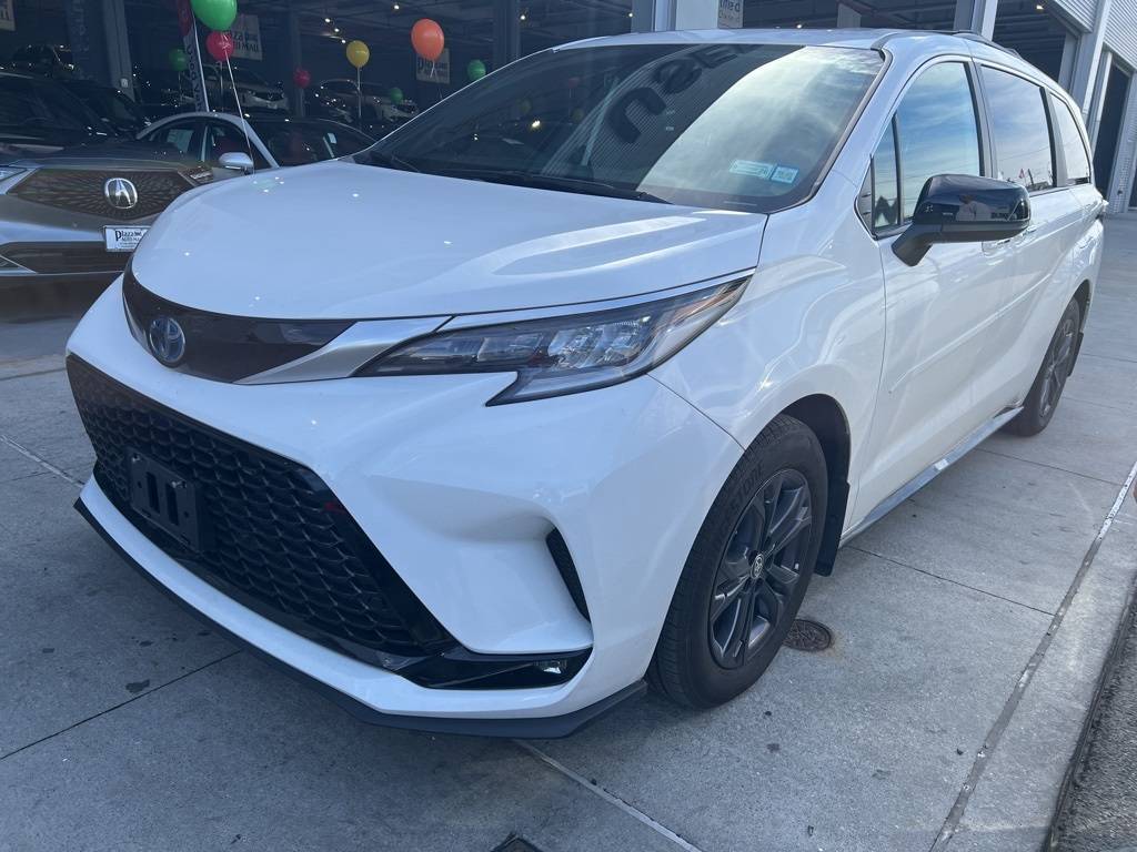 2024 Toyota Sienna XSE — Minivan — 3,757 mi — Brooklyn, NY