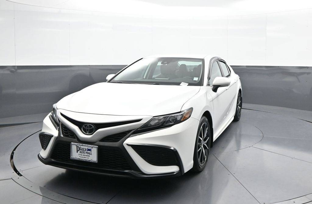 2023 Toyota Camry SE — Sedan — 32,850 mi — Brooklyn, NY