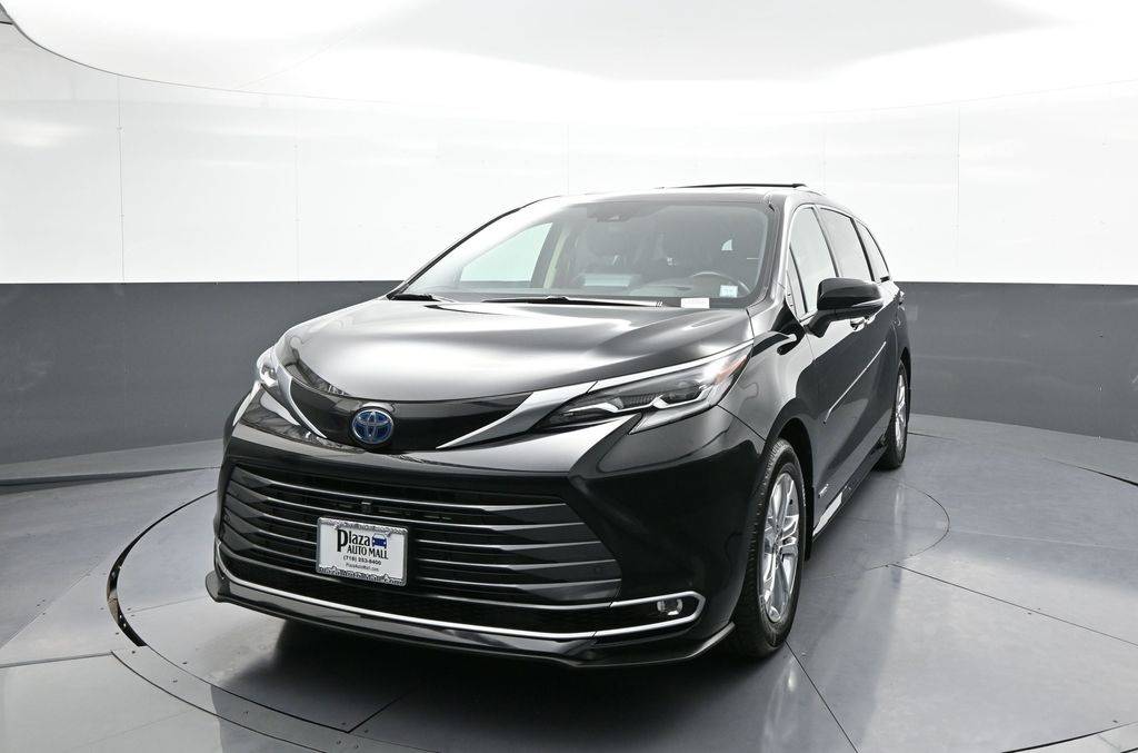 2021 Toyota Sienna Platinum — Minivan — 120,142 mi — Brooklyn, NY