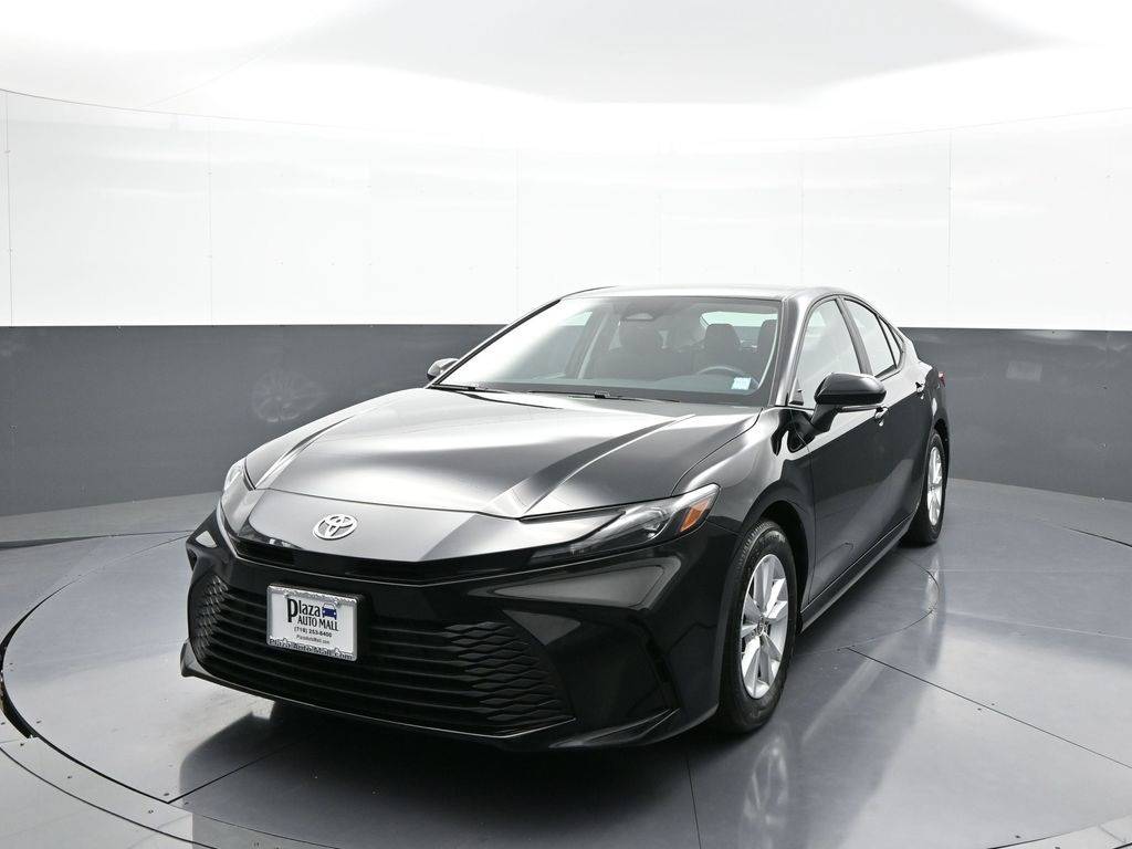 2025 Toyota Camry LE — Sedan — 4,929 mi — Brooklyn, NY