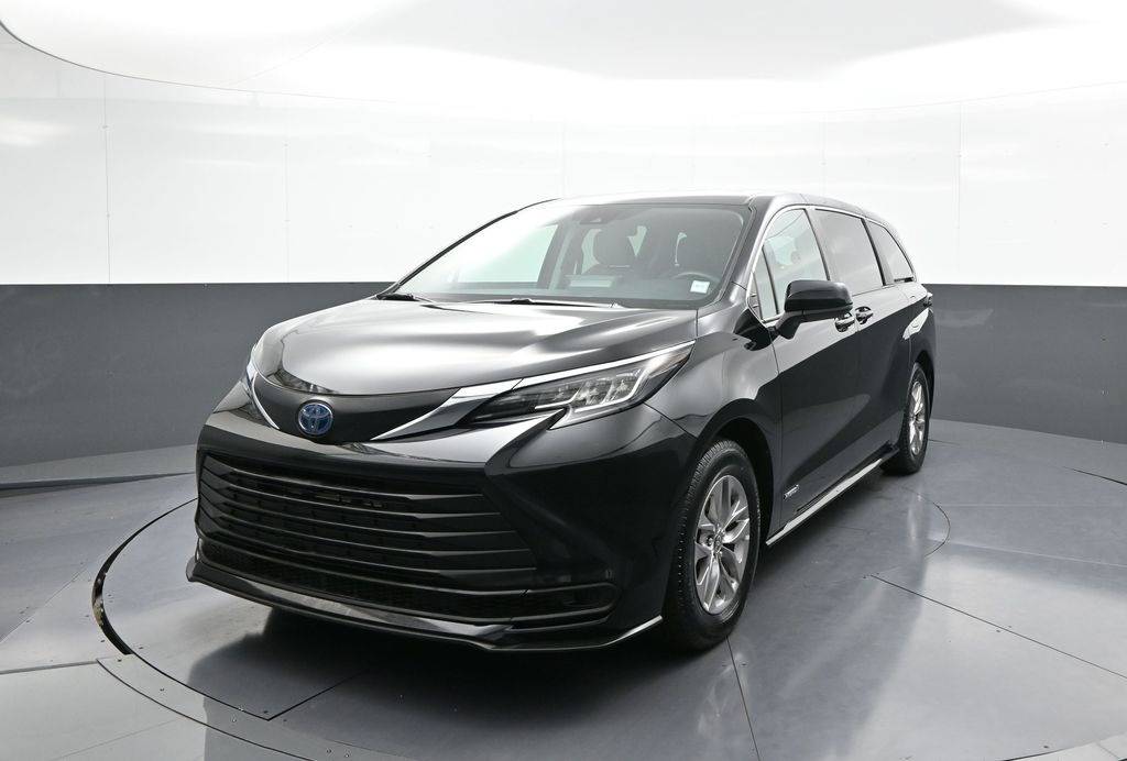 2021 Toyota Sienna LE — Minivan — 47,973 mi — Brooklyn, NY