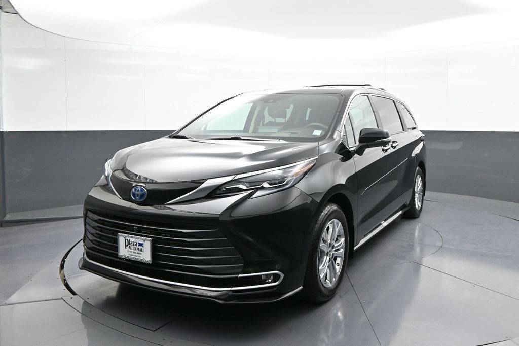 2024 Toyota Sienna Platinum — Minivan — 9,211 mi — Brooklyn, NY