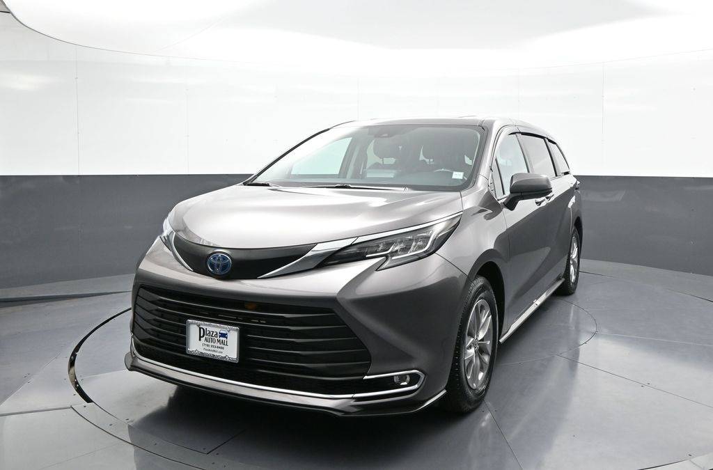 2023 Toyota Sienna XLE — Minivan — 51,816 mi — Brooklyn, NY