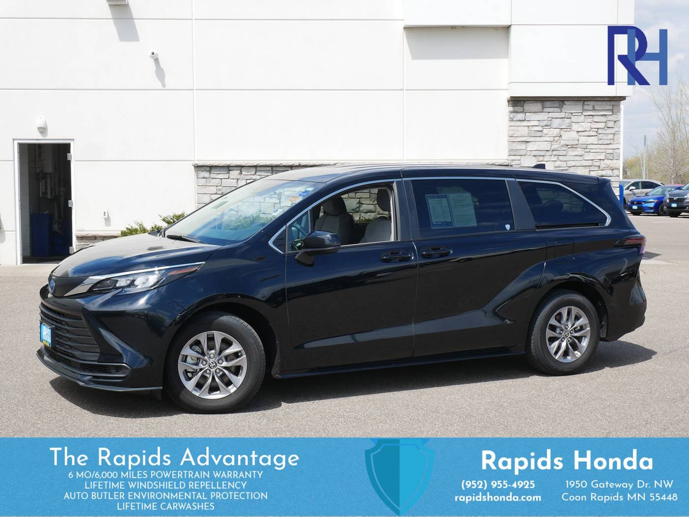 2024 Toyota Sienna LE — Minivan — 25,270 mi — Coon Rapids, MN
