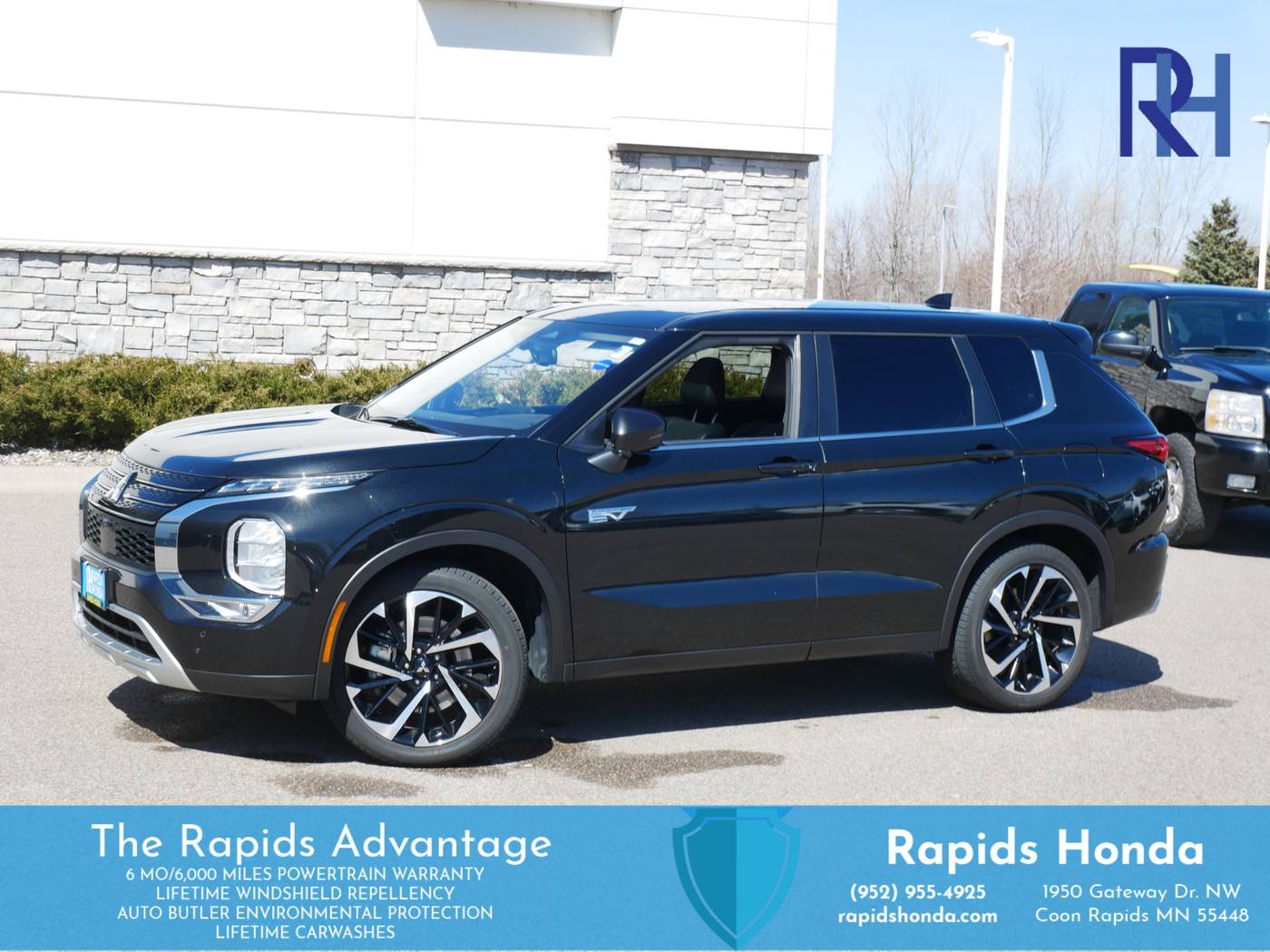 2024 Mitsubishi Outlander Plug-In Hybrid SE — SUV — 14,721 mi — Coon Rapids, MN