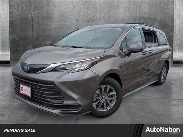 2022 Toyota Sienna LE — Minivan — 49,066 mi — Libertyville, IL