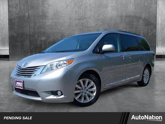 2015 Toyota Sienna XLE — Minivan — 122,237 mi — Libertyville, IL
