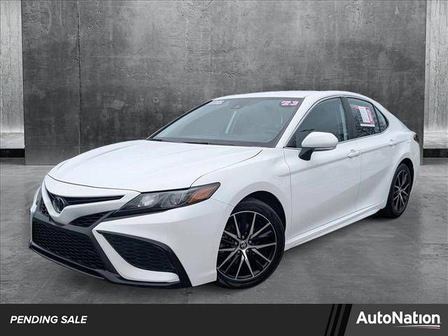 2023 Toyota Camry SE — Sedan — 51,836 mi — Libertyville, IL