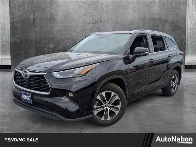 2022 Toyota Highlander XLE — SUV — 40,760 mi — Libertyville, IL