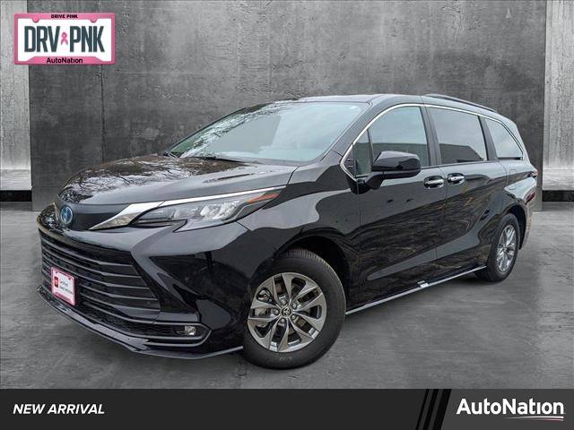 2025 Toyota Sienna XLE — Minivan — 2,342 mi — Libertyville, IL
