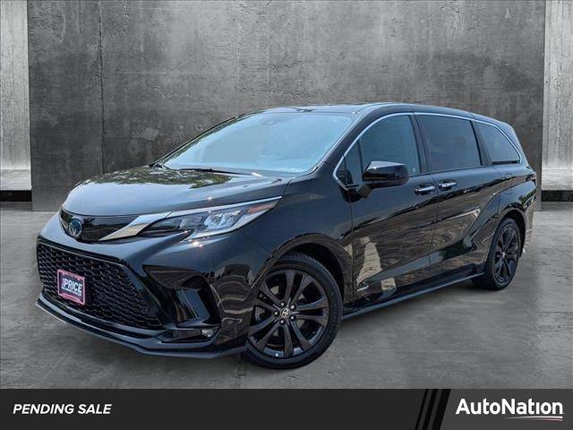 2021 Toyota Sienna XSE — Minivan — 105,672 mi — Libertyville, IL