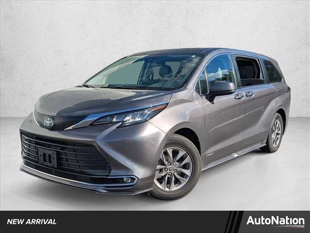 2021 Toyota Sienna XLE — Minivan — 90,413 mi — Libertyville, IL