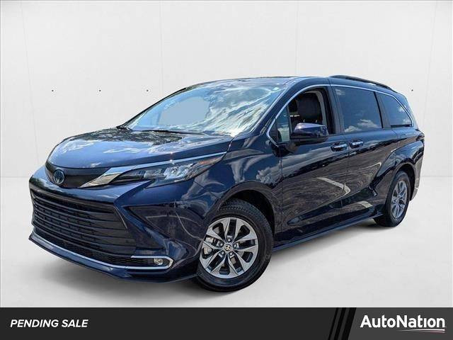 2024 Toyota Sienna XLE — Minivan — 50,974 mi — Libertyville, IL