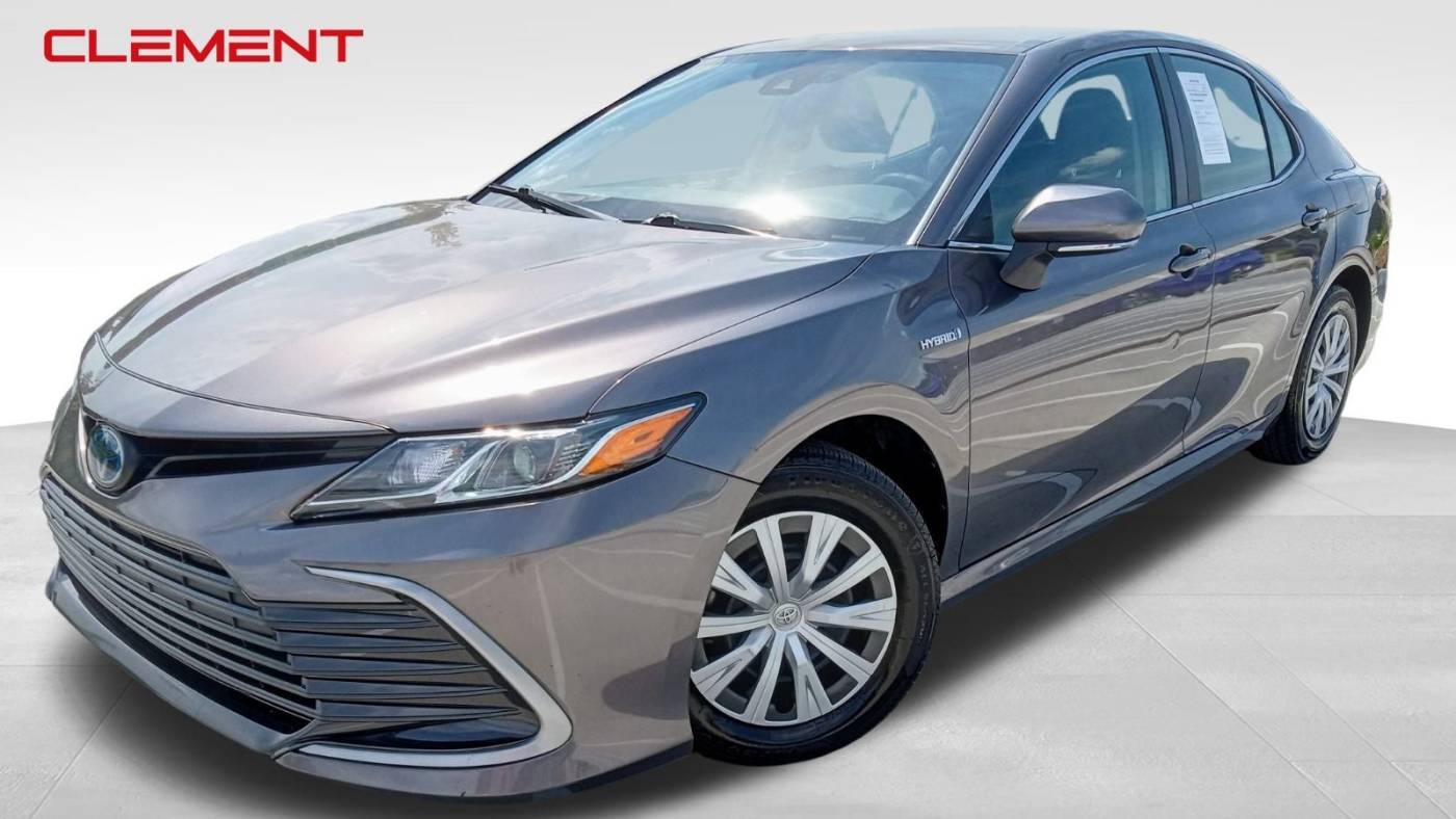 2021 Toyota Camry Hybrid LE — Sedan — 94,956 mi — Wentzville, MO