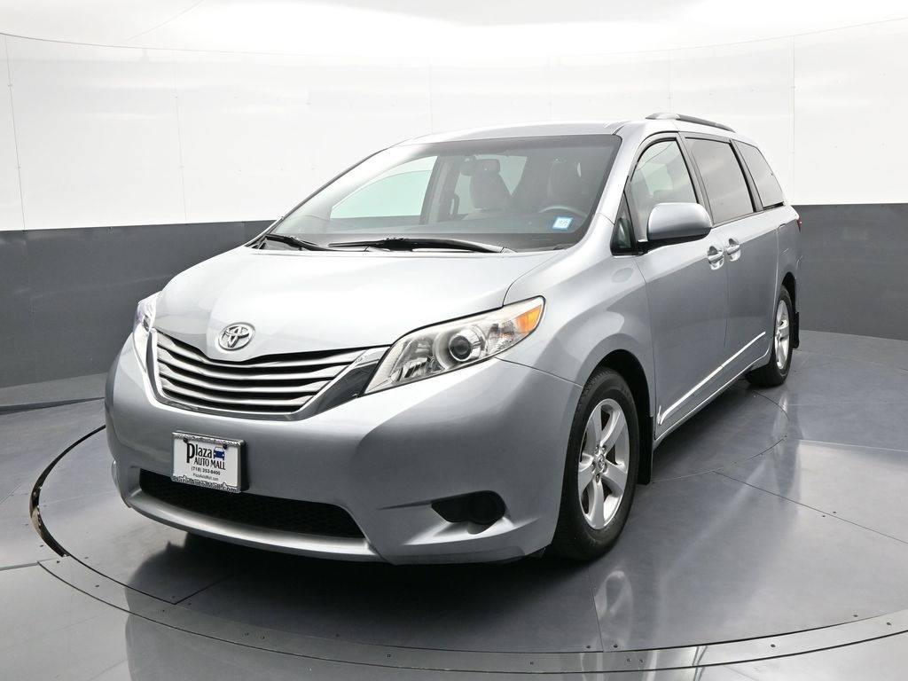 2015 Toyota Sienna LE — Minivan — 37,720 mi — Brooklyn, NY