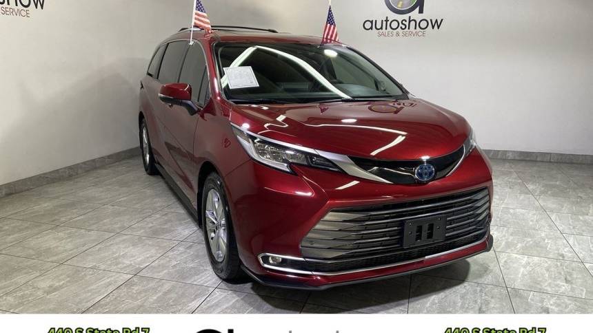 2022 Toyota Sienna Limited — Minivan — 52,600 mi — Fort Lauderdale,, FL