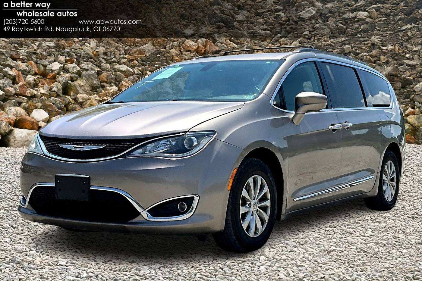 2017 Chrysler Pacifica Touring L — Minivan — 96,900 mi — Naugatuck, CT