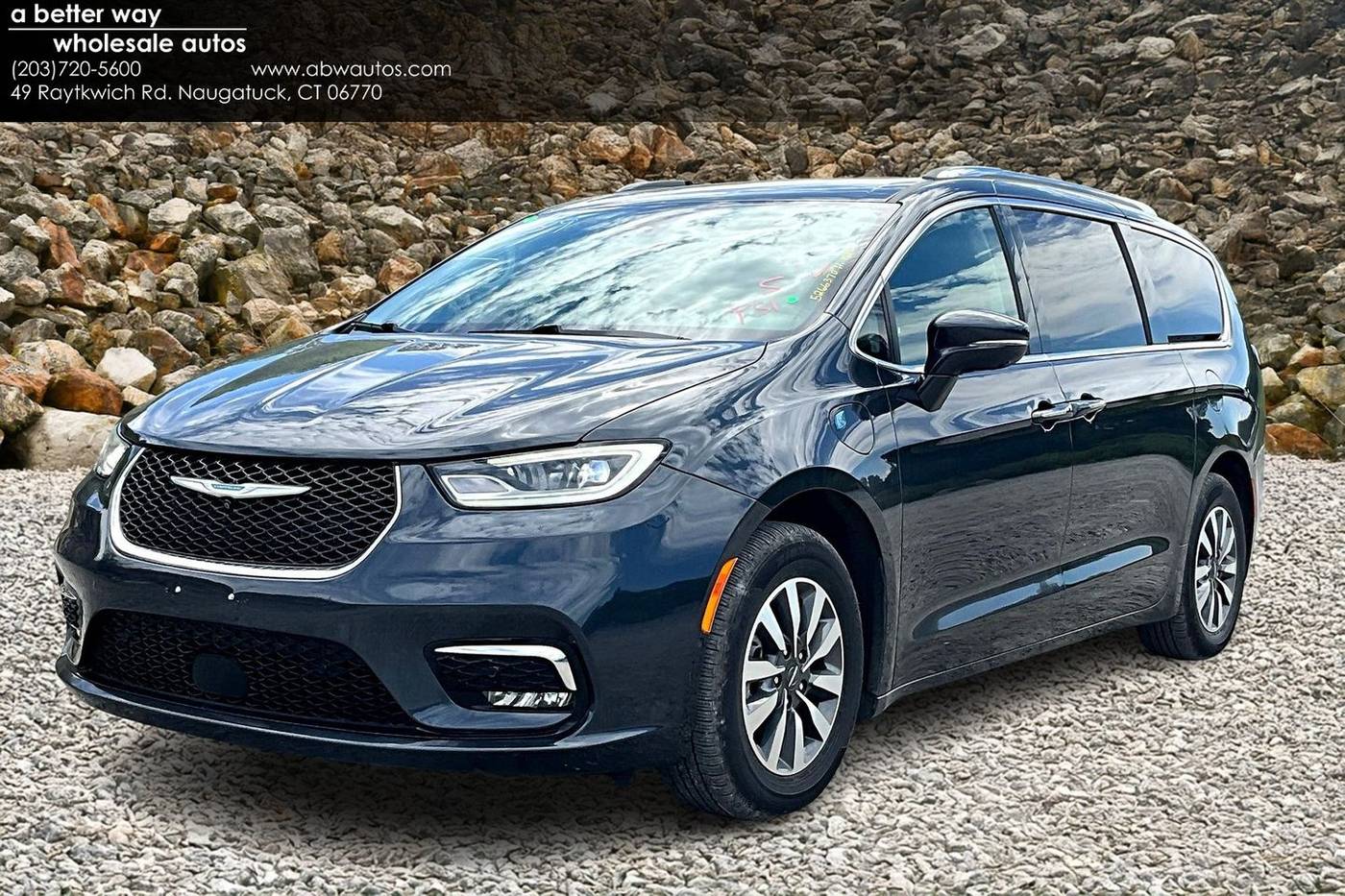 2021 Chrysler Pacifica Hybrid Touring L — Minivan — 74,539 mi — Naugatuck, CT