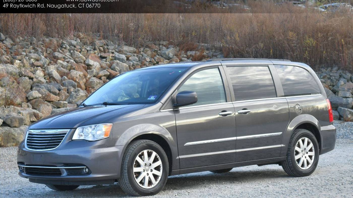 2015 Chrysler Town & Country Touring — Minivan — 106,900 mi — Naugatuck, CT