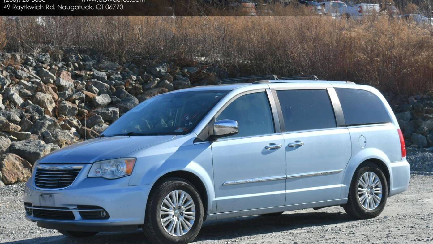 2012 Chrysler Town & Country Limited — Minivan — 102,400 mi — Naugatuck, CT