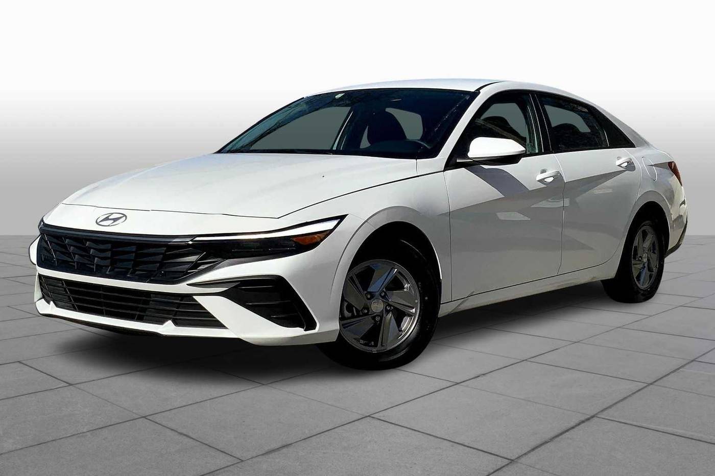 2024 Hyundai Elantra SE — Sedan — 10,565 mi — Merriam, KS