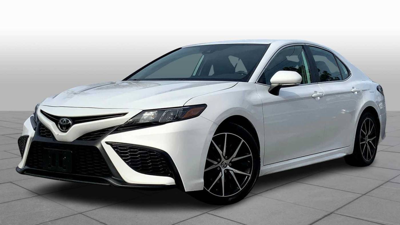 2023 Toyota Camry SE — Sedan — 44,902 mi — Merriam, KS