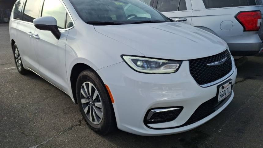 2023 Chrysler Pacifica Hybrid Touring L — Minivan — 60,526 mi — Colma, CA