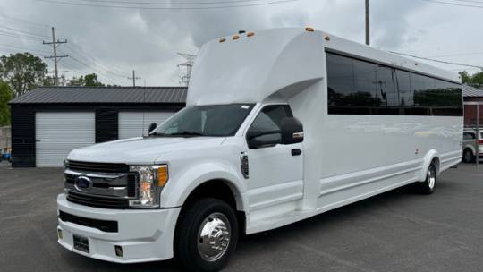2017 Ford Super Duty F-550 Chassis Cab XLT — Chassis Cab Truck — 18,398 mi — Des Plaines, IL