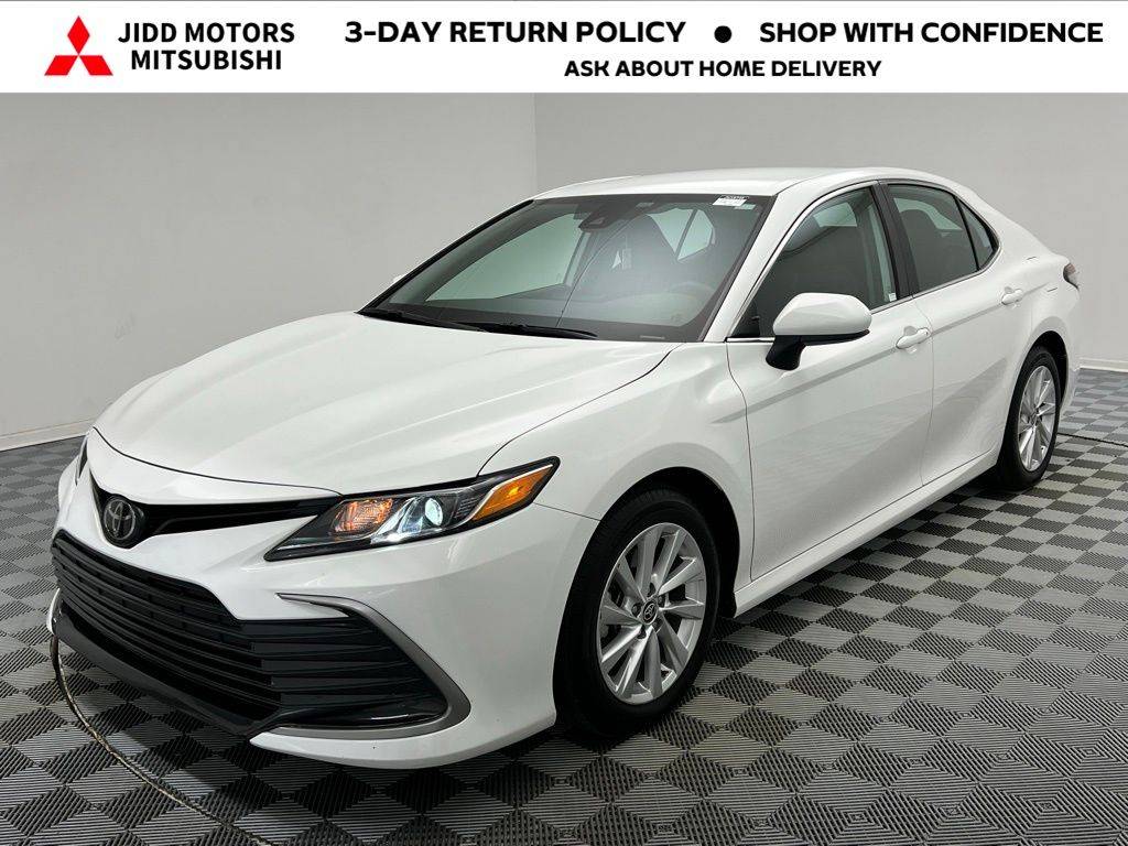 2023 Toyota Camry LE — Sedan — 23,894 mi — Des Plaines, IL