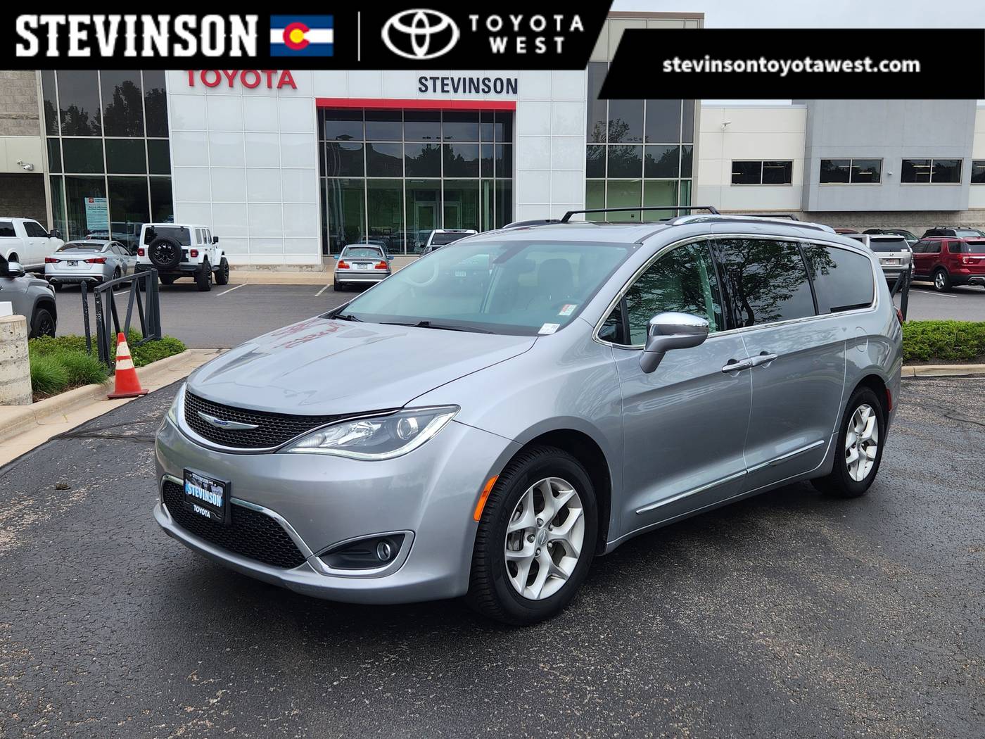 2019 Chrysler Pacifica Limited — Minivan — 98,100 mi — Lakewood, CO