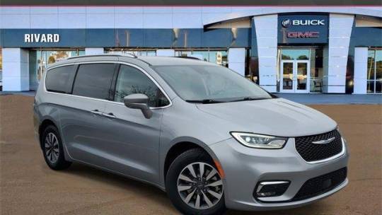 2021 Chrysler Pacifica Hybrid Touring L — Minivan — 71,518 mi — Tampa, FL