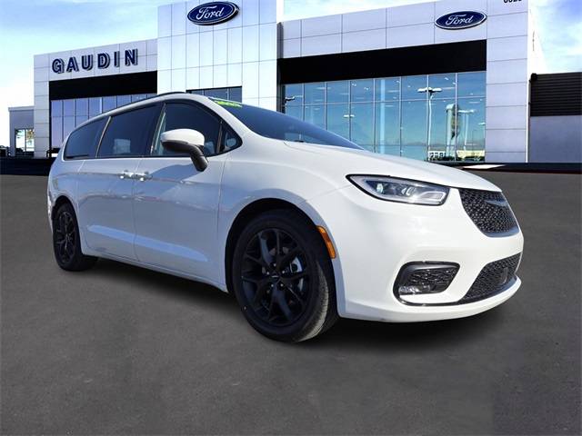 2023 Chrysler Pacifica Touring L — Minivan — 39,951 mi — Las Vegas, NV