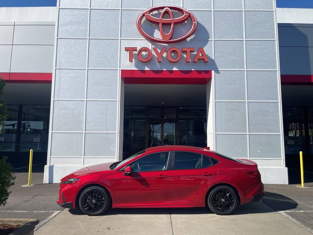 2025 Toyota Camry Hybrid SE — Sedan — 512 mi — Portland, OR