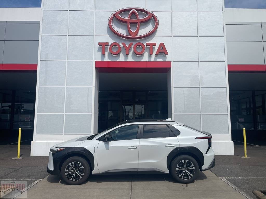2025 Toyota bZ4X XLE — SUV — 4,767 mi — Portland, OR