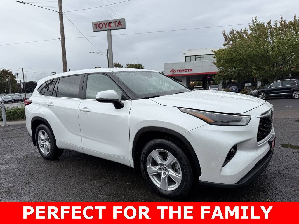 2023 Toyota Highlander LE — SUV — 11,750 mi — Portland, OR